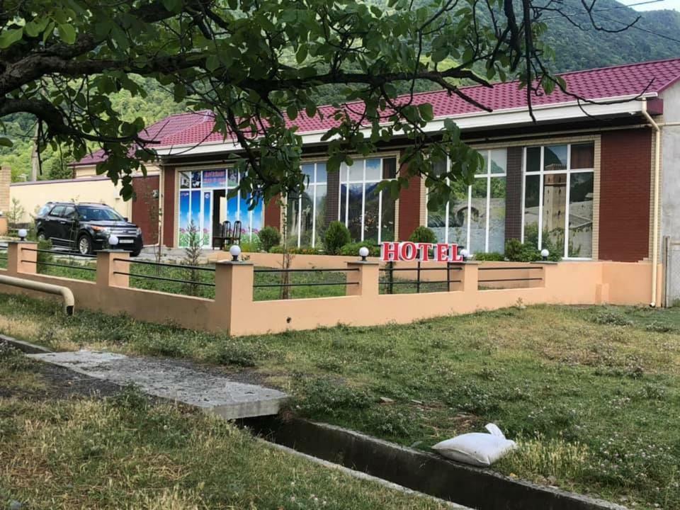 Alp Hotel Qax Exterior photo